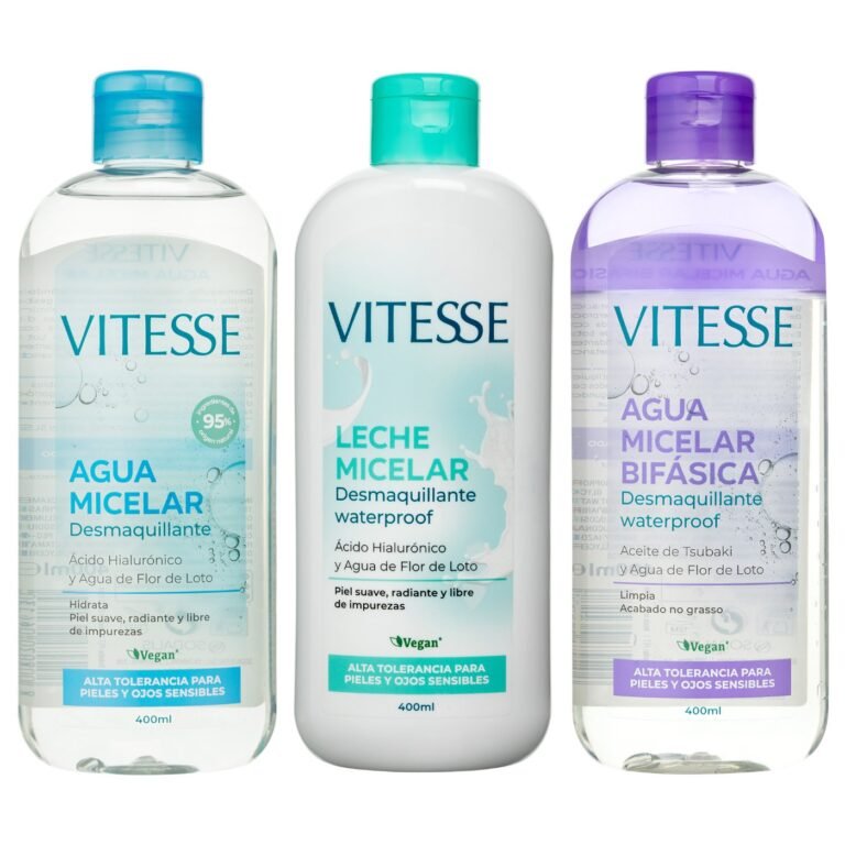 Tres envases de una misma línea de producto fotografiados juntos para comparar variantes